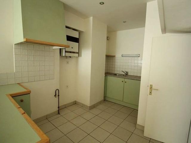 MAISON EN TRIPLEX DE TYPE F4 A LOUER EN HYPER CENTRE DE CHERBOURG