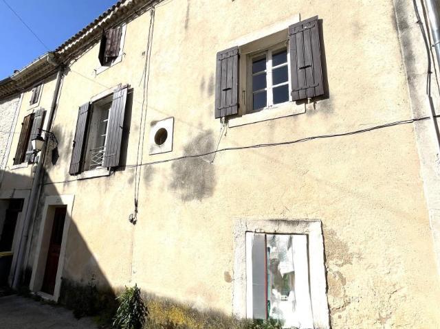 Maison à louer à Tavel, Occitanie, 105000€