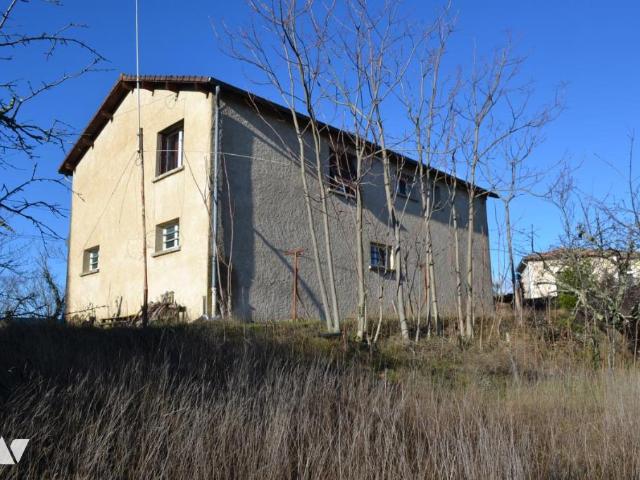 Maison à louer à Uzer, Auvergne Rhône Alpes, 174900€