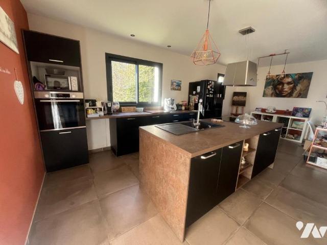 Maison à louer à Uzès, Occitanie, 585000€