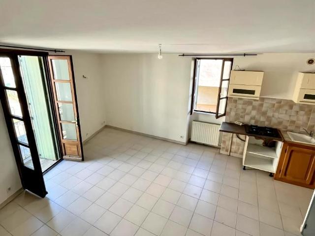 Maison à louer à Uzès, Occitanie, 219000€