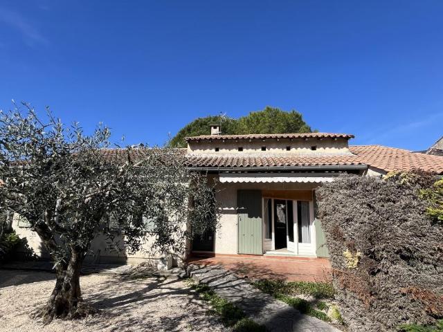 Maison à louer à Uzès, Occitanie, 295000€