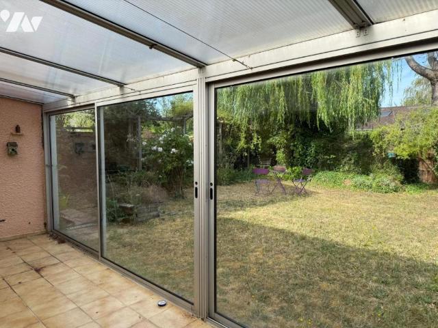Maison à louer à Voisins le Bretonneux, Île de France, 410000€