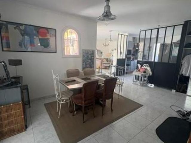 Maison à louer à Agde, Occitanie, 373000€
