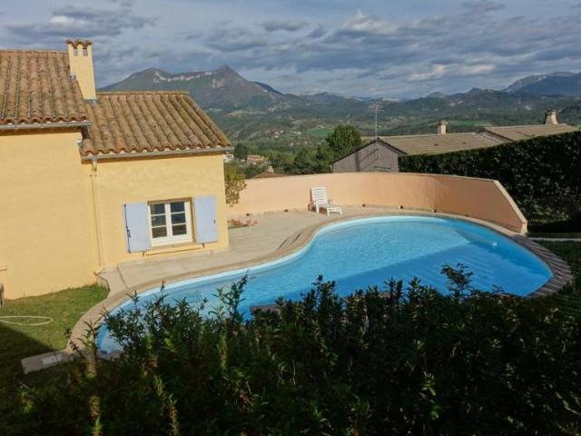 Maison à louer à Aiglun, Provence Alpes Côte d'Azur, 329175€