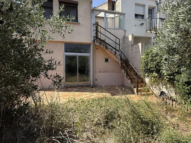 Maison à louer à Bagnols sur Cèze, Occitanie, 139000€
