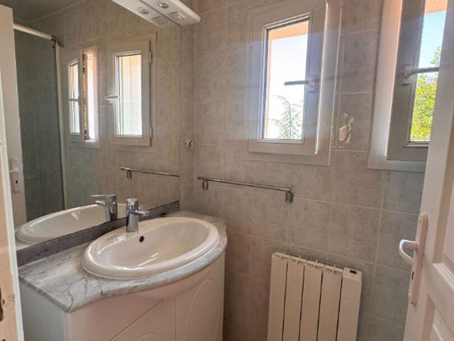 Maison à louer à Camburat, Occitanie, 234750€
