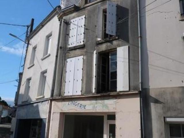 Maison à louer à Châtaigneraie, Pays de la Loire, 44000€