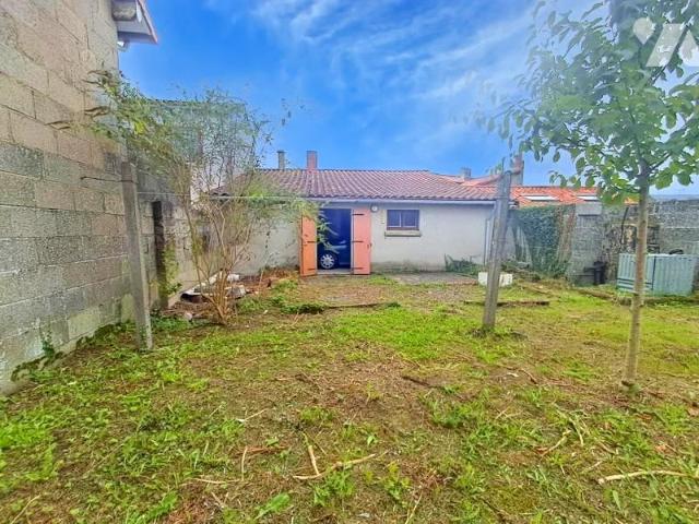 Maison à louer à Châtaigneraie, Pays de la Loire, 80250€