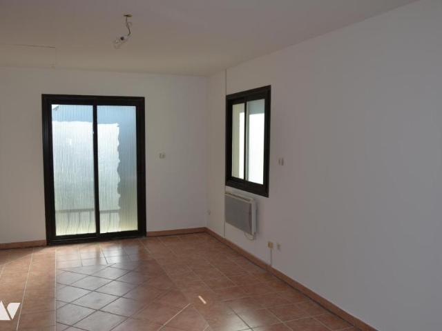 Maison à louer à Chauzon, Auvergne Rhône Alpes, 274000€