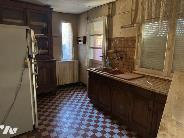 Maison à louer à Faycelles, Occitanie, 74200€