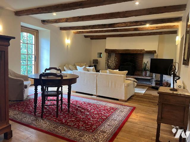 Maison à louer à Figeac, Occitanie, 363500€