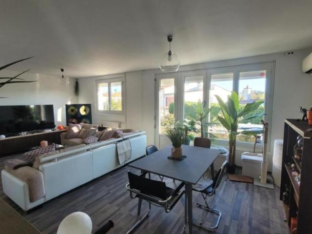 Maison à louer à Fontenay le Comte, Pays de la Loire, 166400€