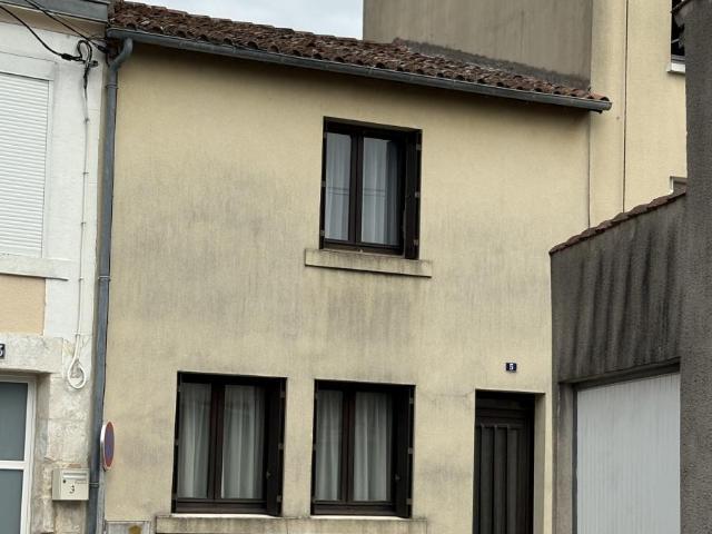 Maison à louer à Fontenay le Comte, Pays de la Loire, 127000€