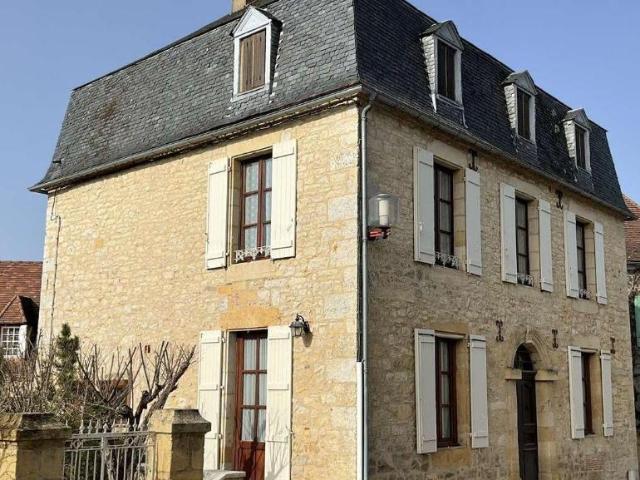Maison à louer à Gourdon, Occitanie, 199000€