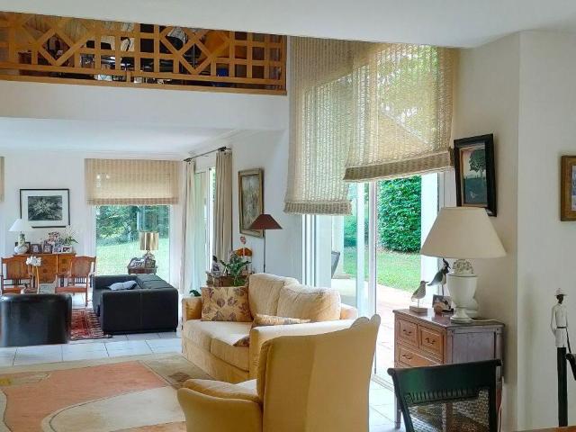 Maison à louer à Herbiers, Pays de la Loire, 545000€