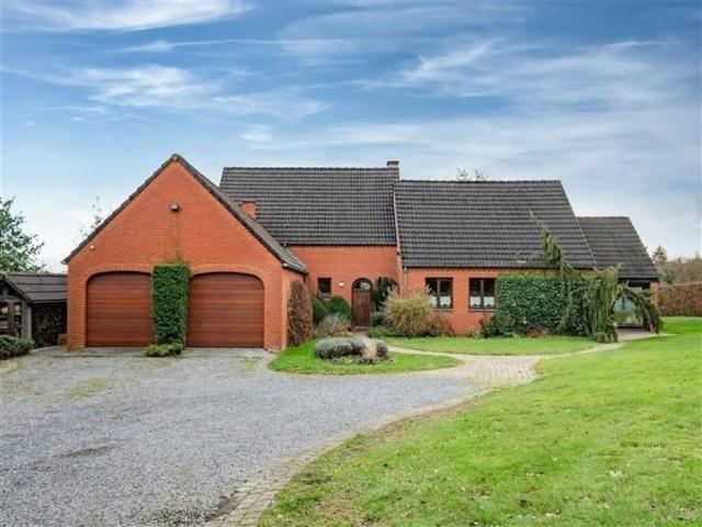 Maison en Vente à Houyet