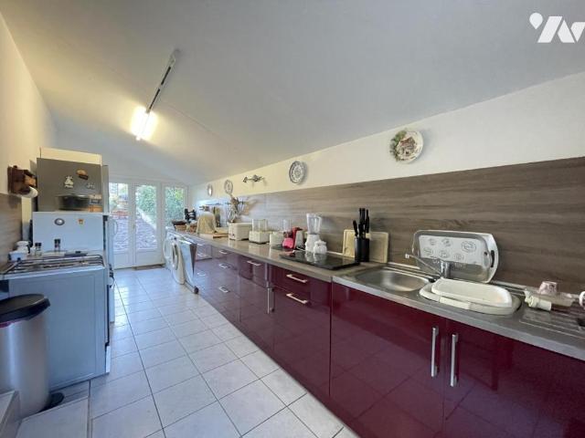 Maison à louer à Lodève, Occitanie, 12000€