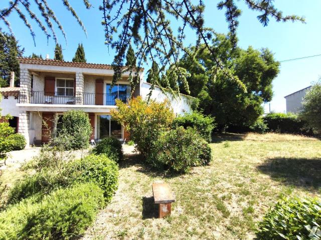 Maison à louer à Mouriès, Provence Alpes Côte d'Azur, 487000€