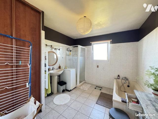 Maison à louer à Plats, Auvergne Rhône Alpes, 375000€