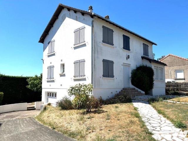 Maison à louer à Saint André Goule d'Oie, Pays de la Loire, 241500€