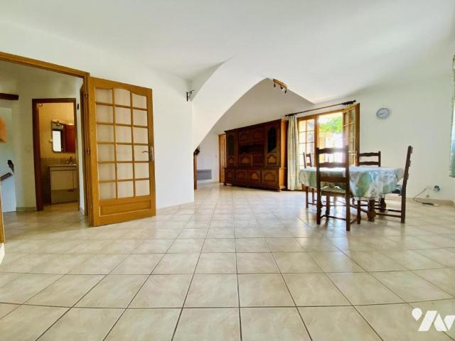 Maison à louer à Saint Bauzille de Montmel, Occitanie, 380000€