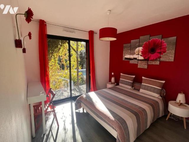 Maison à louer à Saint Julien de Peyrolas, Occitanie, 539000€