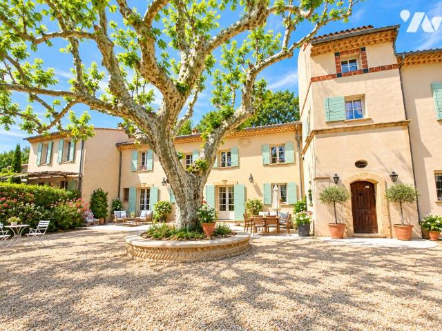 Maison à louer à Salon de Provence, Alpes Côte d'Azur, 2562 €