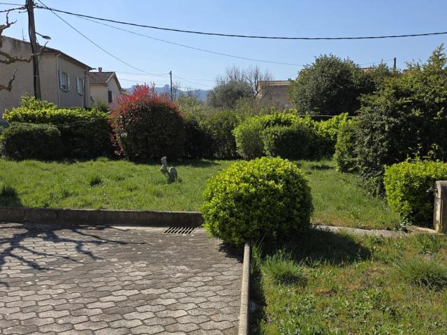 Maison en Viager de 82 m2 Carrez à Gardanne sur grand terra