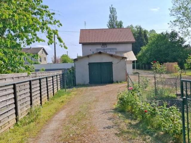 Maison en village 70 m2 joli terrain