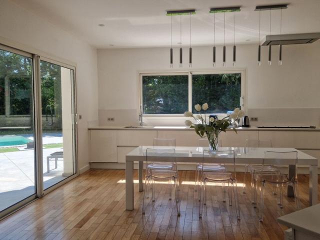 Maison Ecully 7 pièce s 285.47 m2