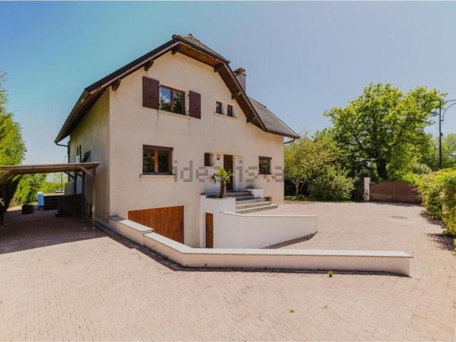 Maison, Échenevex