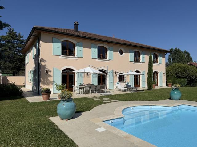 Maison, Échenevex