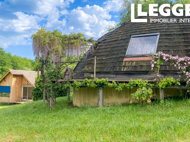 Maison écologique en forme de dôme au cœur de la campagne landaise