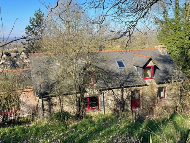Maison écologique sur 1ha de terrain