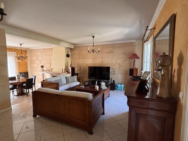 Maison, Écouen