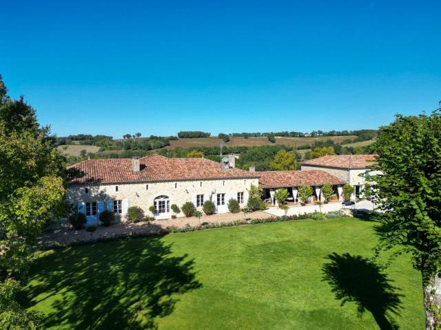 Maison élégante de style chartreuse avec maison d'amis dans. 557m² Condom