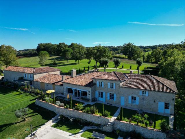 Maison élégante de style chartreuse avec maison d'amis dans. 557m² Condom