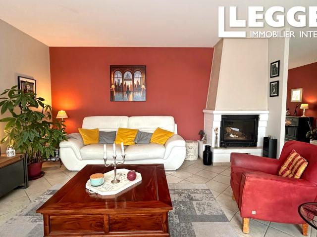 Maison élégante et confortable de 4 chambres, située dans un coin tranquille, avec piscine, véranda et jardin