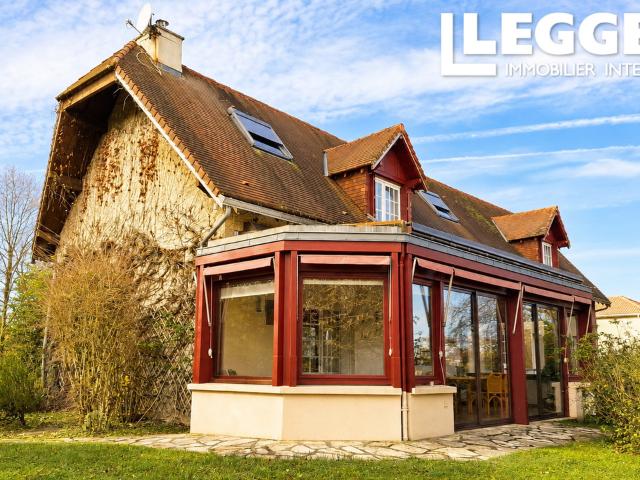 Maison élégante et spacieuse avec loft, garages et vue panoramique – vivre près de Limoges
