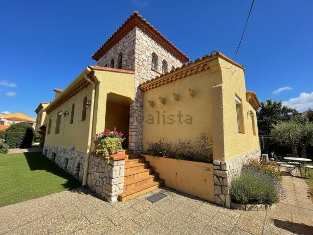 Maison, Elne