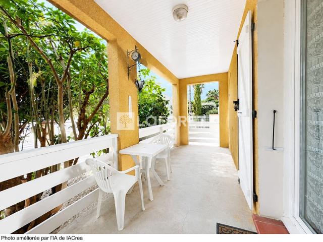 Maison Elne plain pied, 4 pièce s 83.52 m2. 2 garages. 482. 84m² Elne
