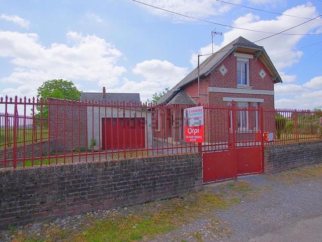 Maison, Esmery Hallon