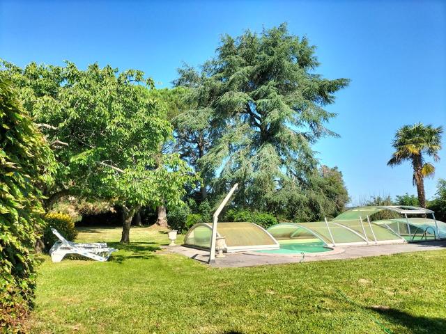 Maison esprit manoir avec grand parc et piscine 216m² Saramon