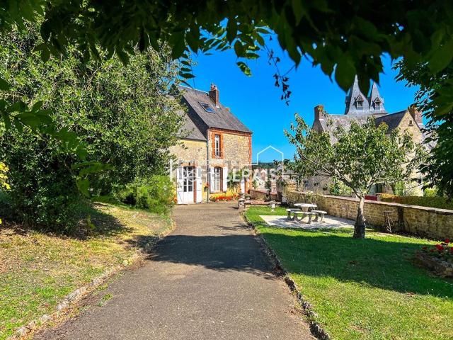 Maison, Essay
