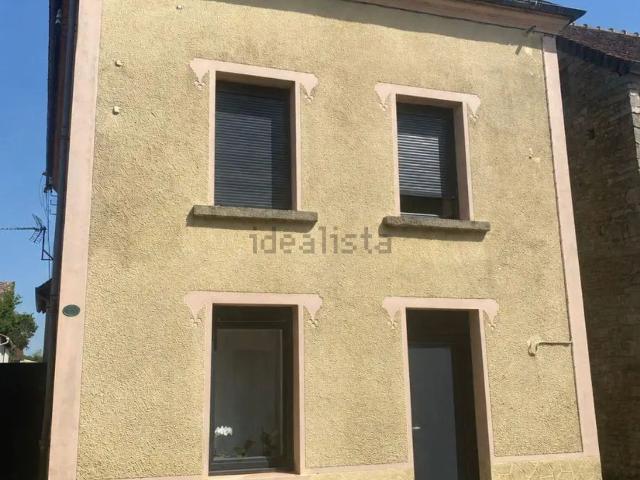 Maison, Essay