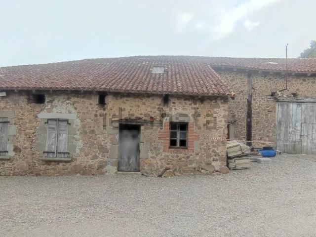Maison, Esse