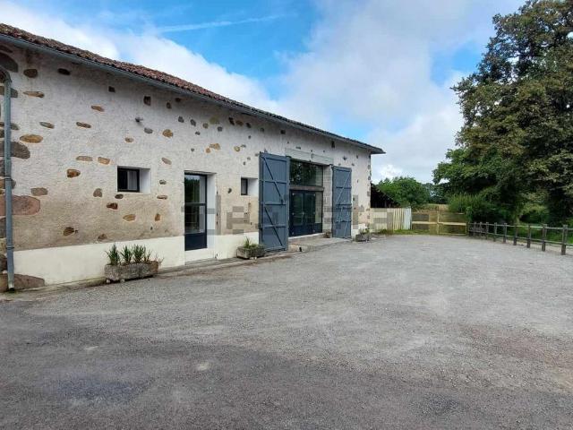 Maison, Esse