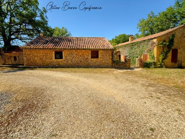 Maison et annexes à MAUZAC ET GRAND CASTANG 24