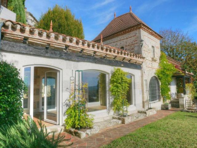 Maison et gîte avec vue dominante proche d'Agen